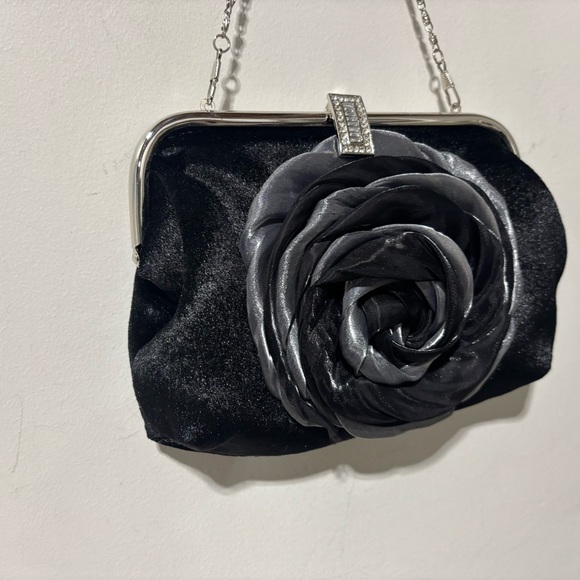 ❤️Laila Rowe Black & Gray Velvet Evening Bag - Picture 2 of 6